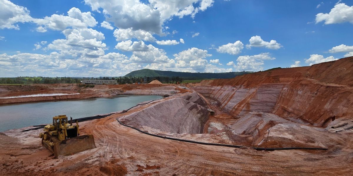 Mineração de areia de quartzo